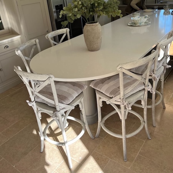 Custom handcrafted bespoke dining table west sussex, east sussex, bespoke joinery worthing, brighton, hove, chichester, arundel, horsham, surrey, london
